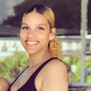 Meet your Posher, Aliya